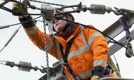 Northern Powergrid engineers test arc rated GORE-TEX PYRAD® products